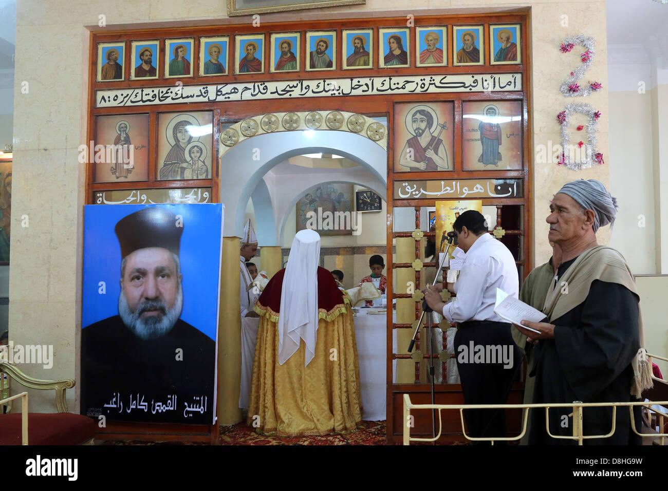 Service de l'église chrétienne copte catholique à Al Ghanayem église, diocèse d'Assiout, Égypte Banque D'Images