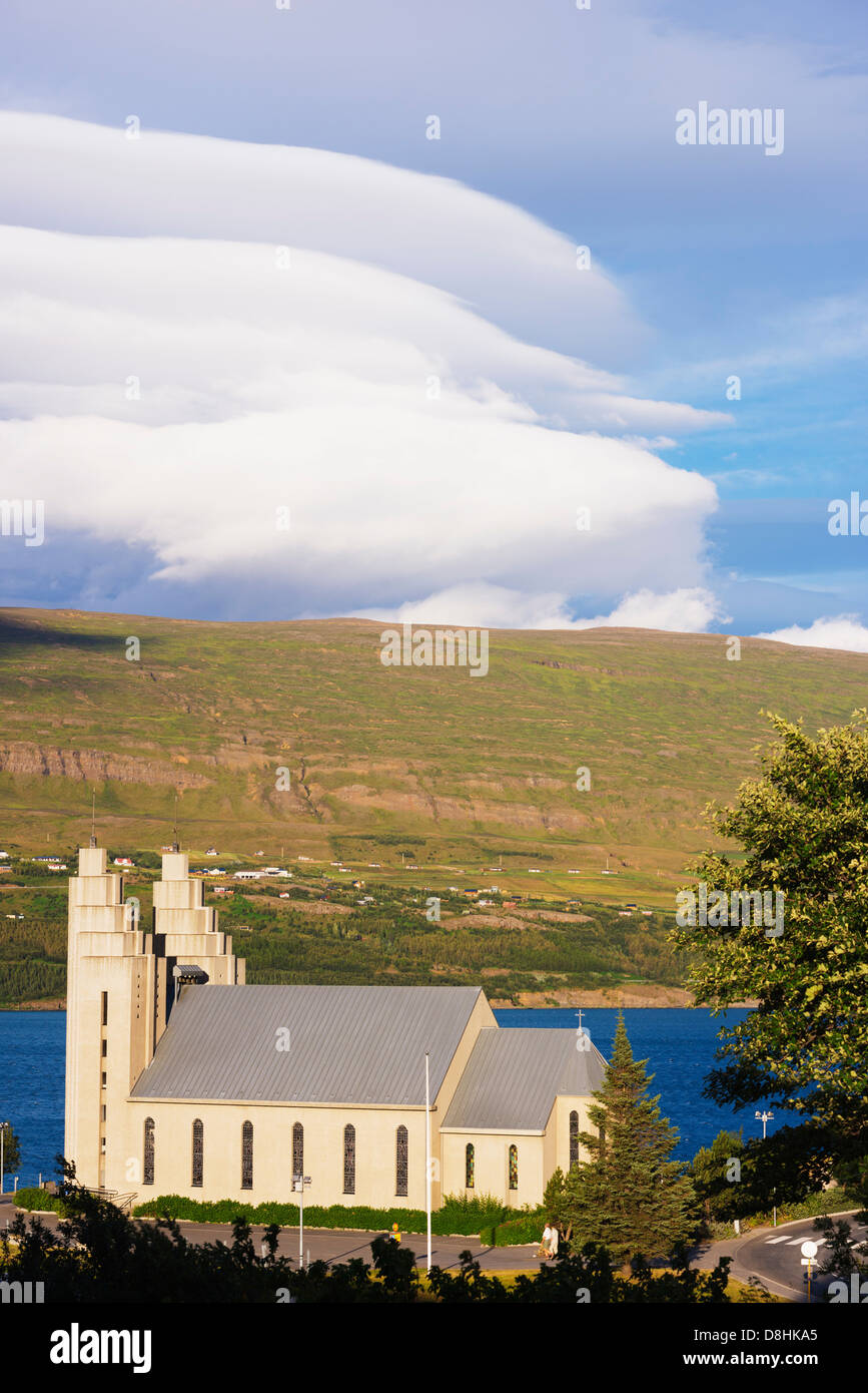 L'Islande, région du nord, Akureyri, Église luthérienne, conçu par Gudjon Samuelsson Banque D'Images