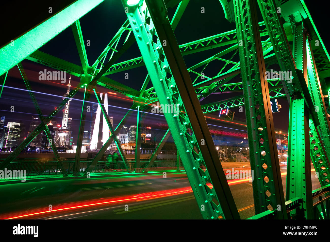 Suzhou Creek, (jardin) Waibaidu Bridge, illuminé la nuit, Shanghai, Chine Banque D'Images