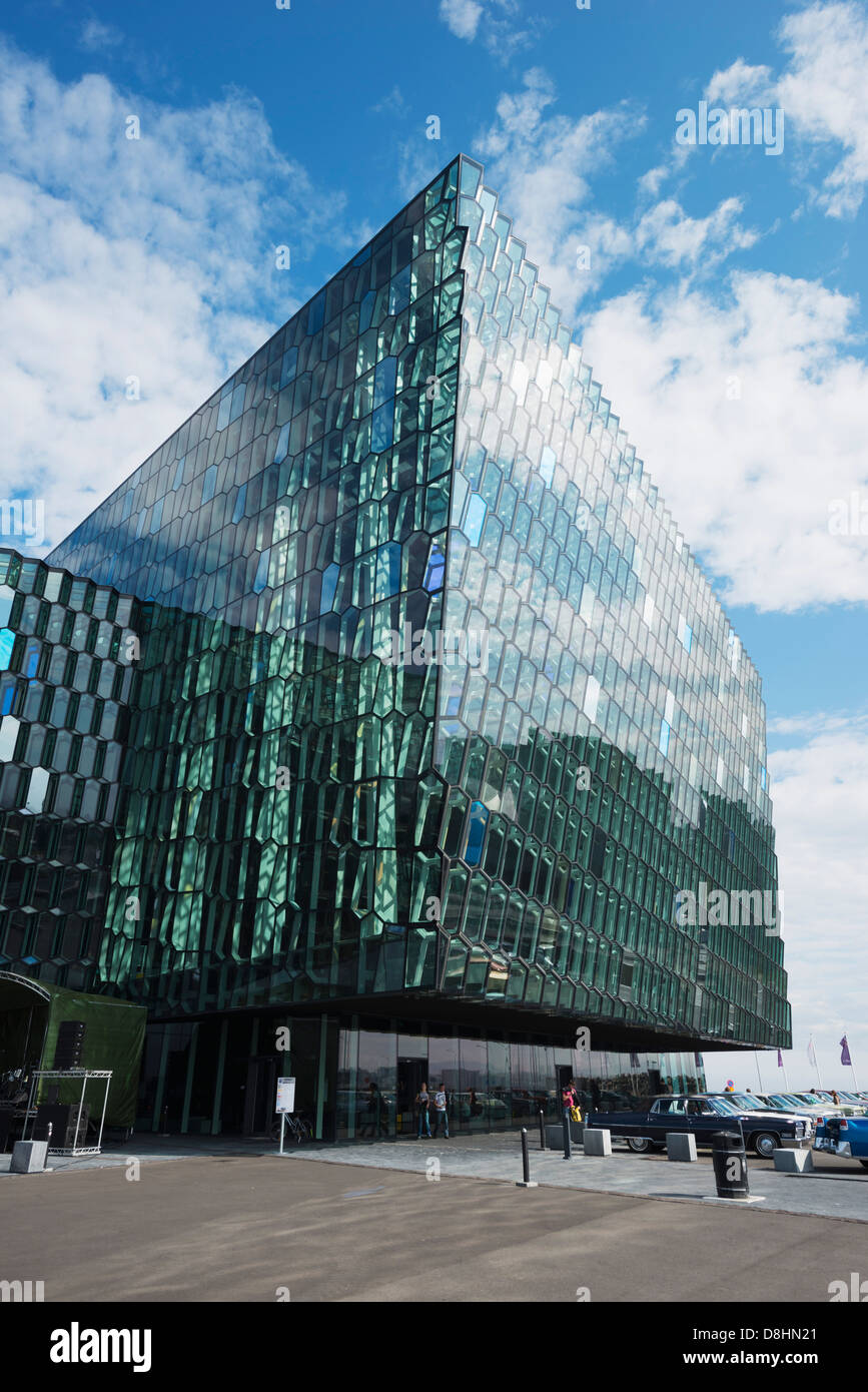 L'Islande, Reykjavik, Harpa Concert Hall et centre de conférences, la façade en verre a été conçu par l'artiste Olafur Eliasson et Henning Banque D'Images