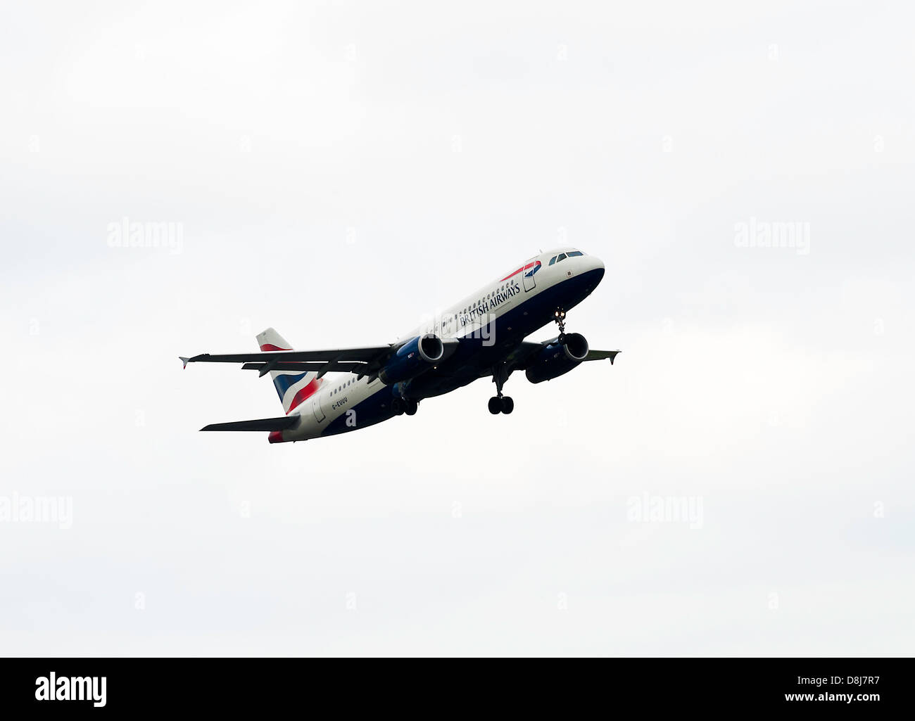 British Airways Airbus A320 avion de décoller sur le départ à l'Aéroport International de Manchester en Angleterre Royaume-Uni UK Banque D'Images