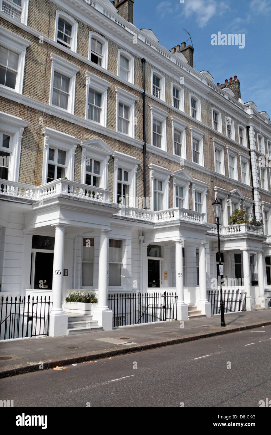 Vue générale des propriétés sur Onslow Gardens, South Kensington, London SW7, au Royaume-Uni. Banque D'Images