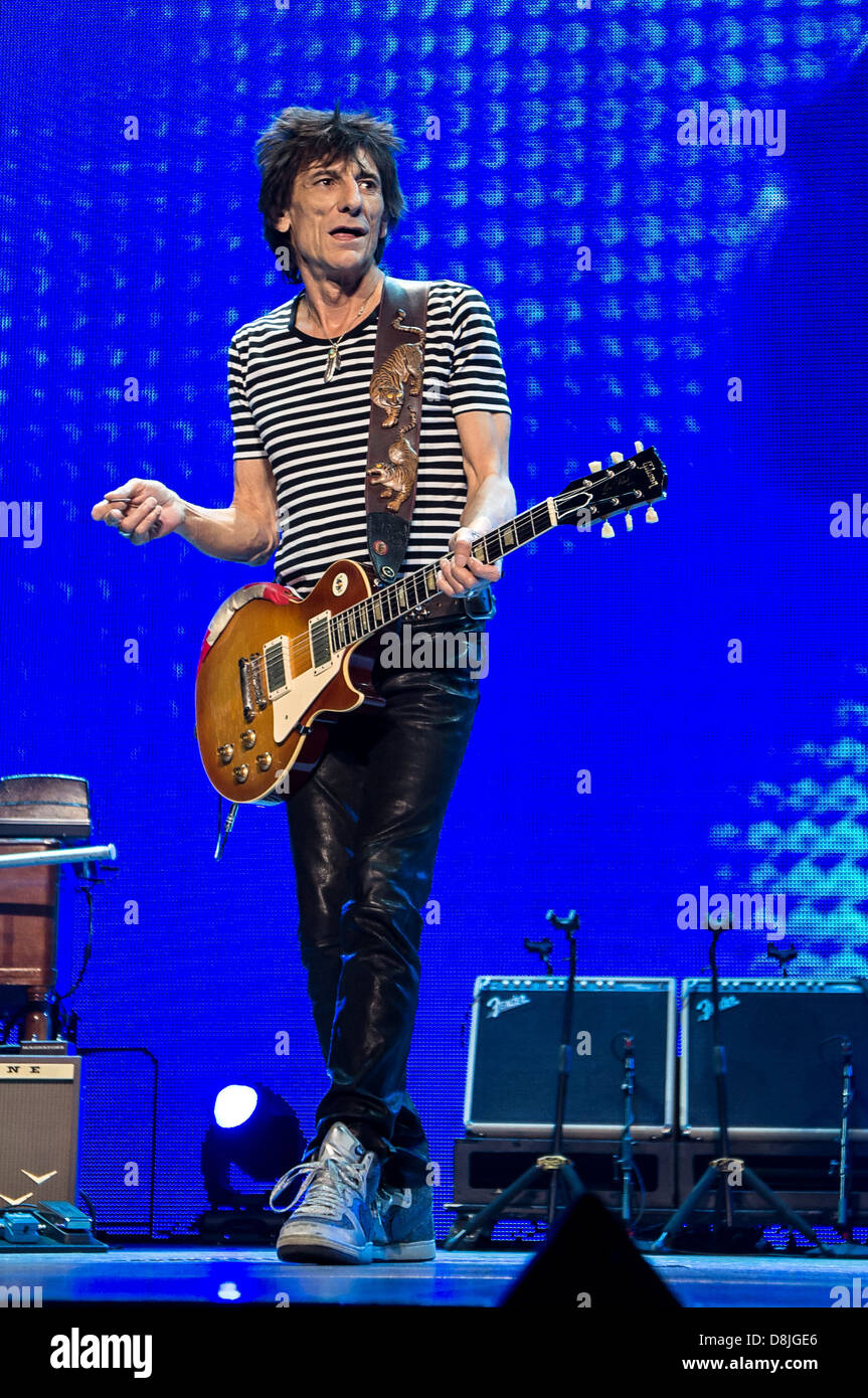 Ronnie Wood, le guitariste des Rolling Stones effectue pendant leur '50 et le décompte' tour à Toronto, Ontario, Canada. 05.25.13 Banque D'Images