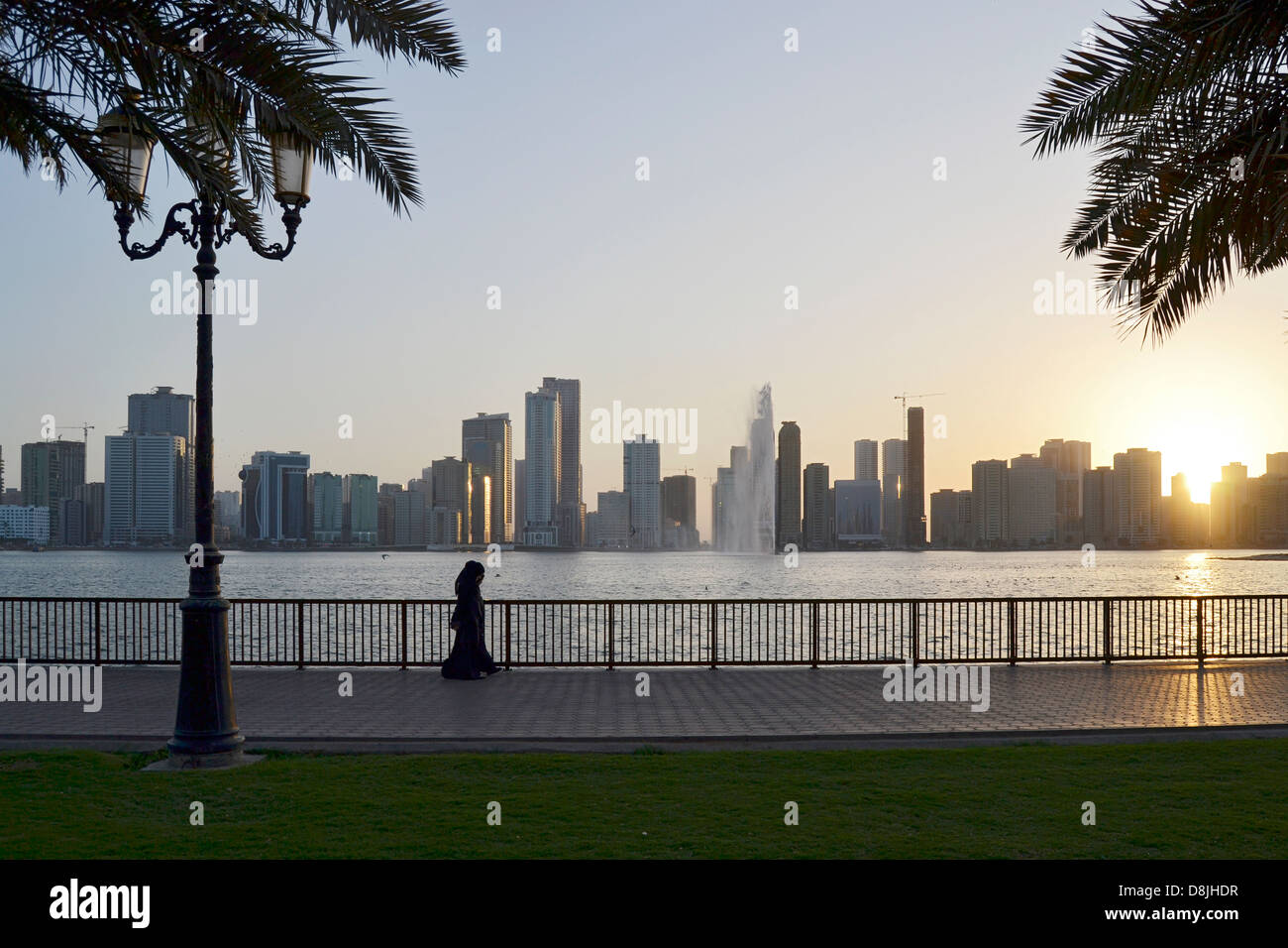 Les gens sur le Golden Mile, Sharjah, Emirats Arabes Unis Banque D'Images