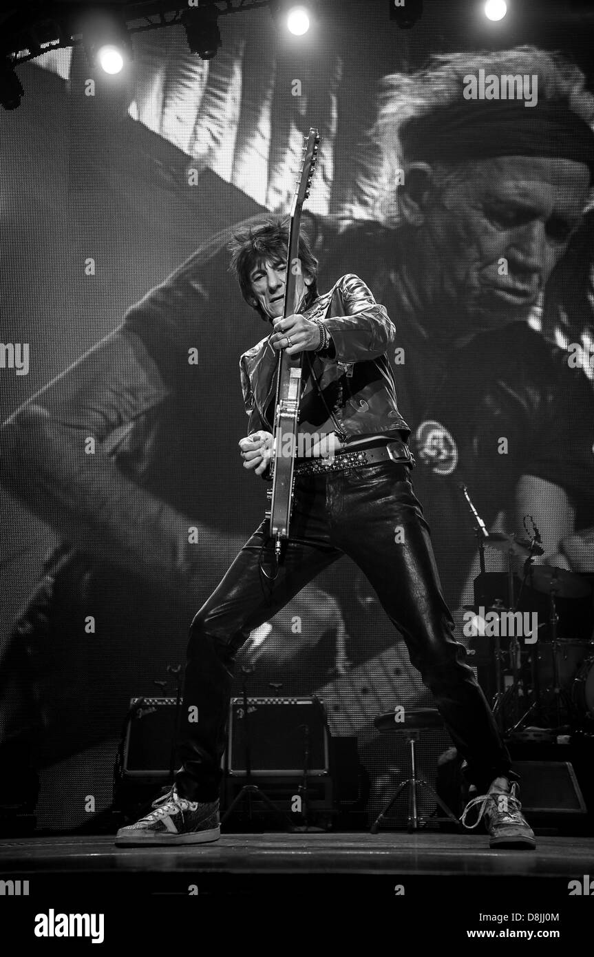 Ronnie Wood, le guitariste des Rolling Stones effectue pendant leur '50 et le décompte' tour à Toronto, Ontario, Canada. 05.25.13 Banque D'Images