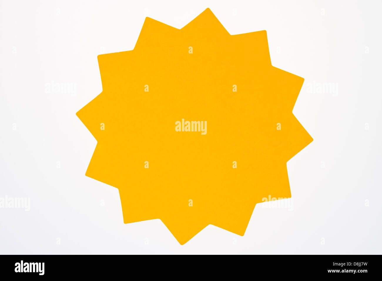 Un chèque en blanc en forme d'orange signe habituellement utilisé pour annoncer les ventes et des promotions isolé sur blanc. Banque D'Images