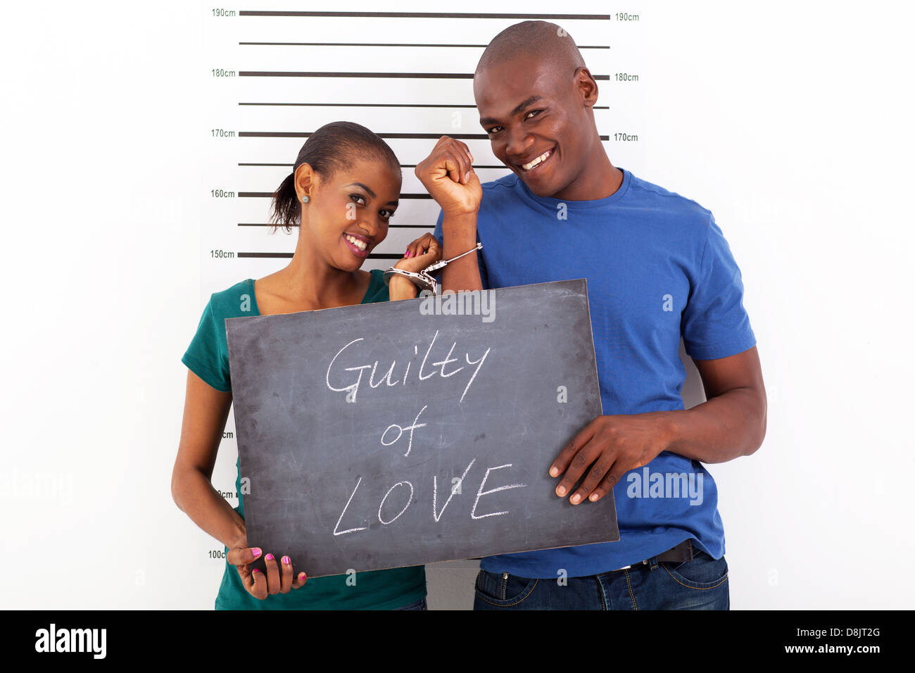 Jeune Couple De L Afrique De Plaisir Coupable De L Amour Photo Stock Alamy Jeune Couple De L Afrique De Plaisir Coupable De L Amour Photo Stock Alamy
