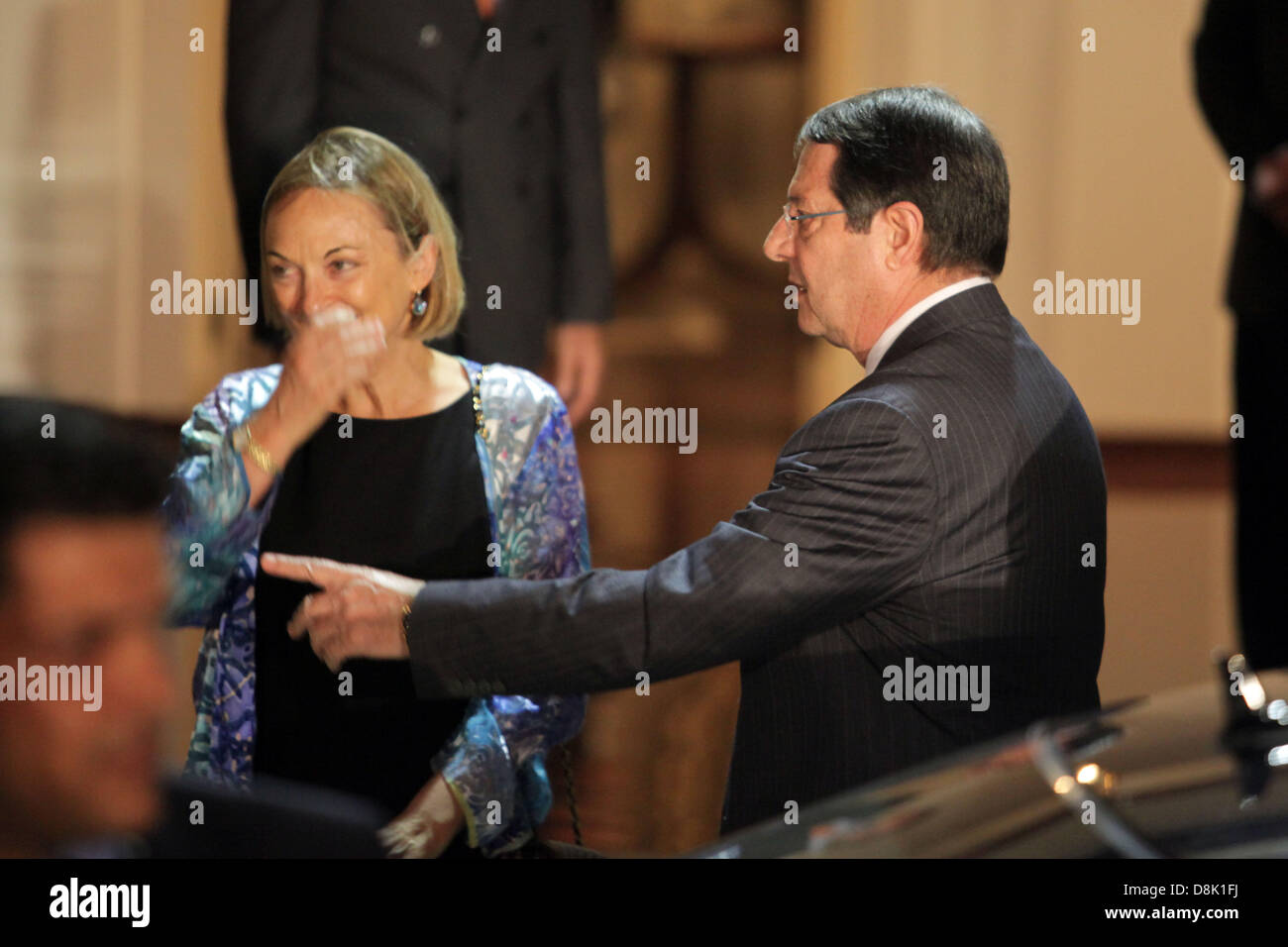 Nicosie, Chypre. 30 mai 2013. Le président Nicos Anastasiades et le dirigeant chypriote turc Dervis Eroglu et conseiller spécial du Secrétaire général de N pour Chypre, Alexander Downer, s'étaient réunis ce soir pour dîner à l'UNFICYP, chef de la Mission des Nations Unies dans le district de zone tampon contrôlée à Nicosie le 30 mai,2013 Credit : Yiannis Kourtoglou/Alamy Live News Banque D'Images