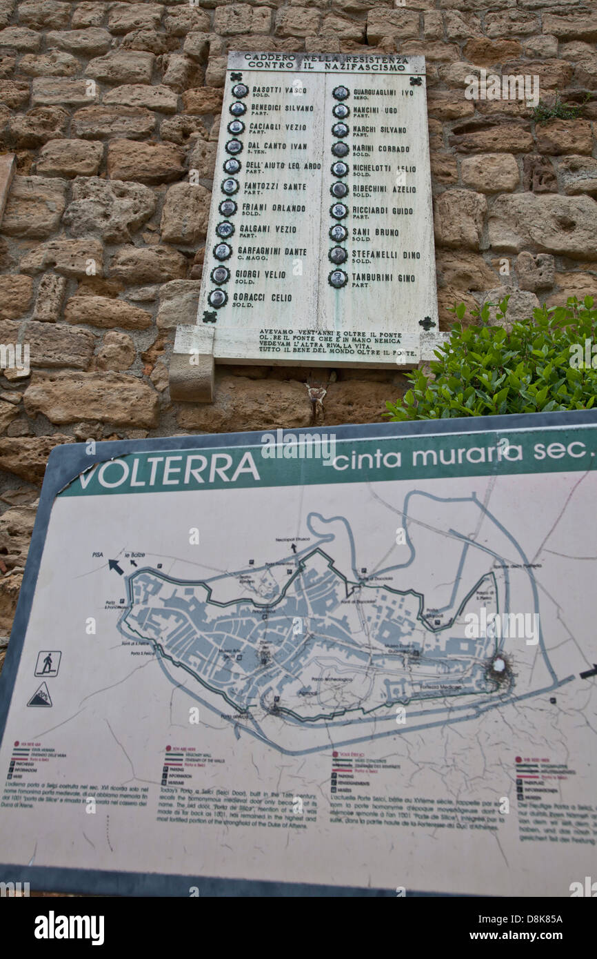Mémorial DE LA SECONDE GUERRE MONDIALE anti-fasciste dans la vieille ville de Volterra, Toscane, Italie Banque D'Images