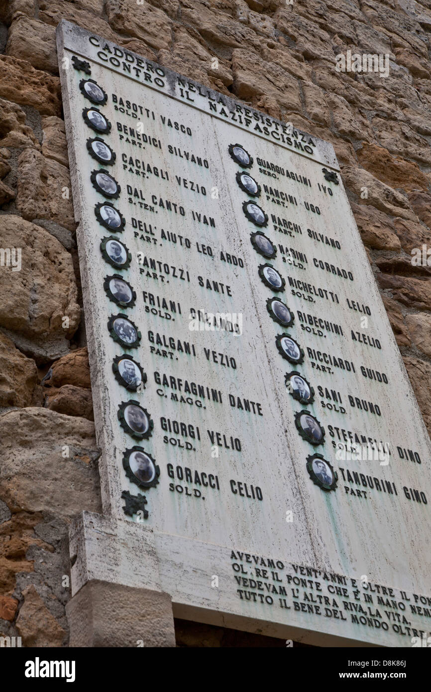 Mémorial DE LA SECONDE GUERRE MONDIALE anti-fasciste dans la vieille ville de Volterra, Toscane, Italie Banque D'Images