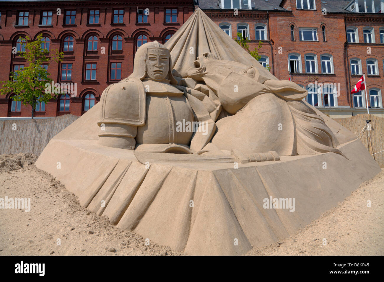 Copenhague, Danemark. Le 30 mai 2013. 17 sculptures de sable jusqu'à 10 mètres de hauteur construit à partir de 3 000 tonnes de sable de sable par 30 artistes internationaux sont à l'affiche jusqu'au 25 août à Havnegade dans le port de Copenhague dans l'un des plus spectaculaires événements sculptures de sable dans le nord de l'Europe. "La vie" par Pavel Mylnikov, la Russie. L'élément de pouvoir. Credit : Niels Quist / Alamy Live News Banque D'Images