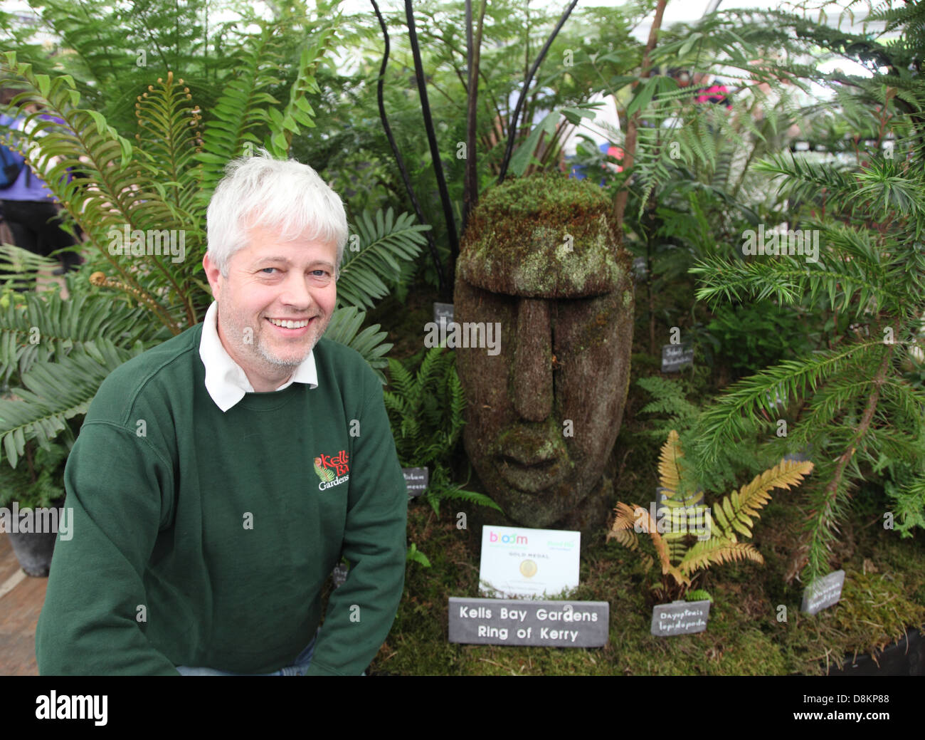 Billy Alexander avec sa médaille d'or gagner Kells Bay Gardens affichage à bloom in the Park 2013, Dublin, Irlande Banque D'Images