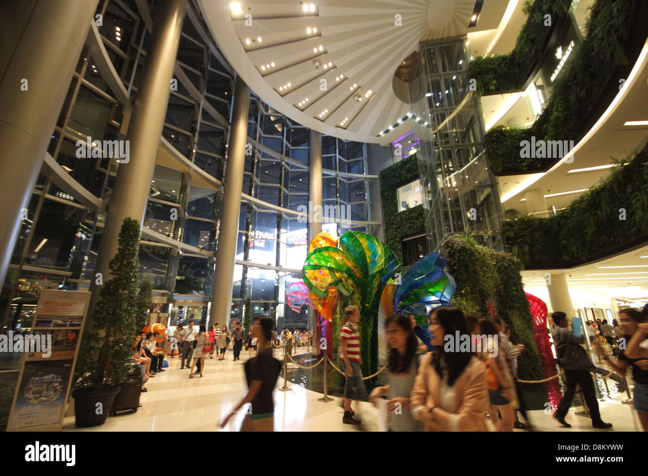 L'entrée au centre commercial Siam Paragon , l'un des plus grands centres commerciaux en Asie Banque D'Images