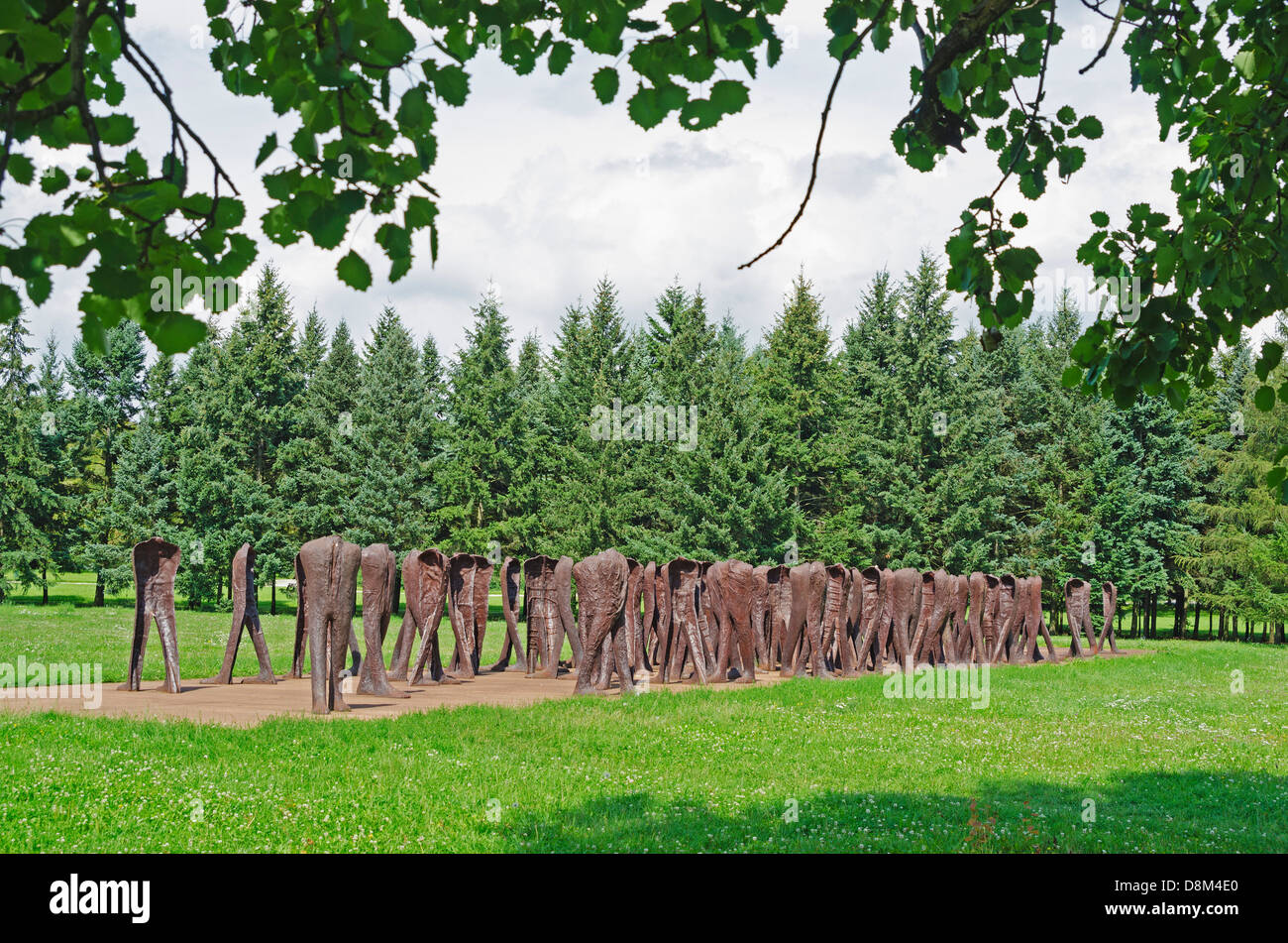 Les statues non identifiés par Magdalena Abakanowicz, Poznan, Pologne, Europe Banque D'Images