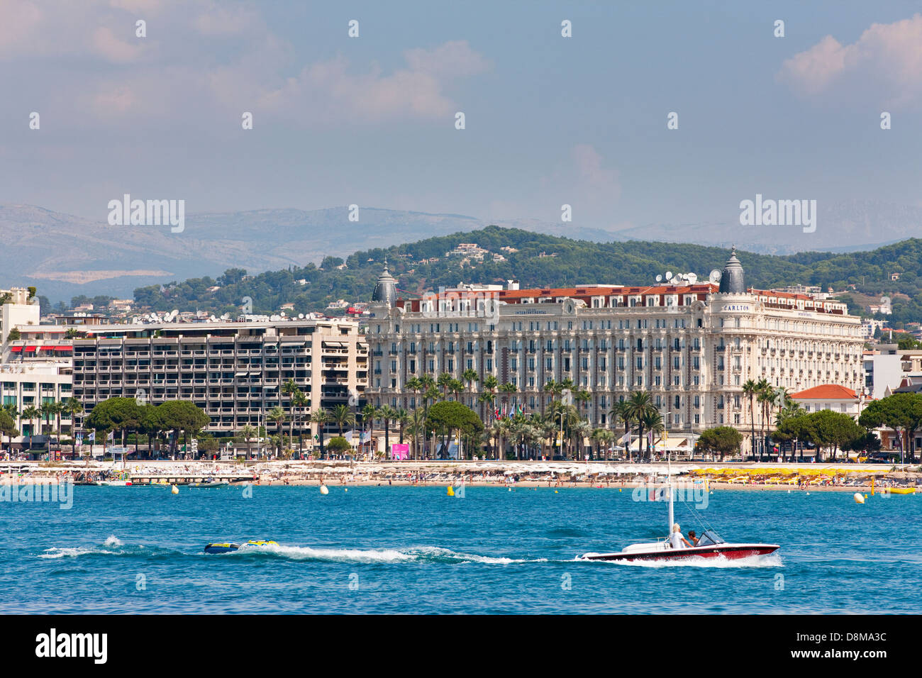 Le célèbre Hôtel Carlton, Boulevard de la Croisette, au bord de l'eau, Cannes, France Banque D'Images