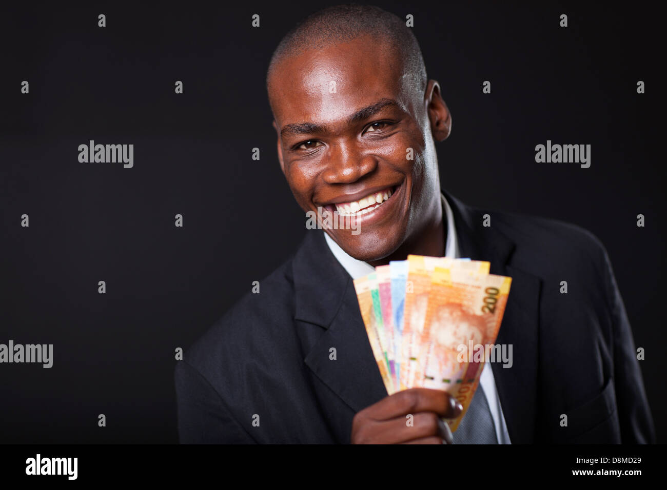 Heureux homme d'Afrique avec l'Afrique du Sud notes de trésorerie Banque D'Images