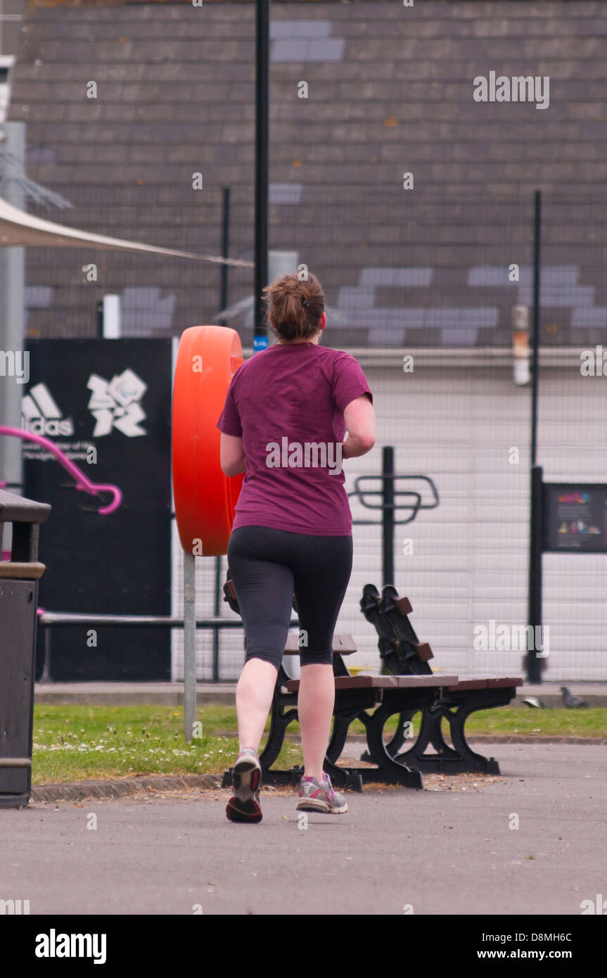 Vue arrière d'un jogging féminin Banque D'Images