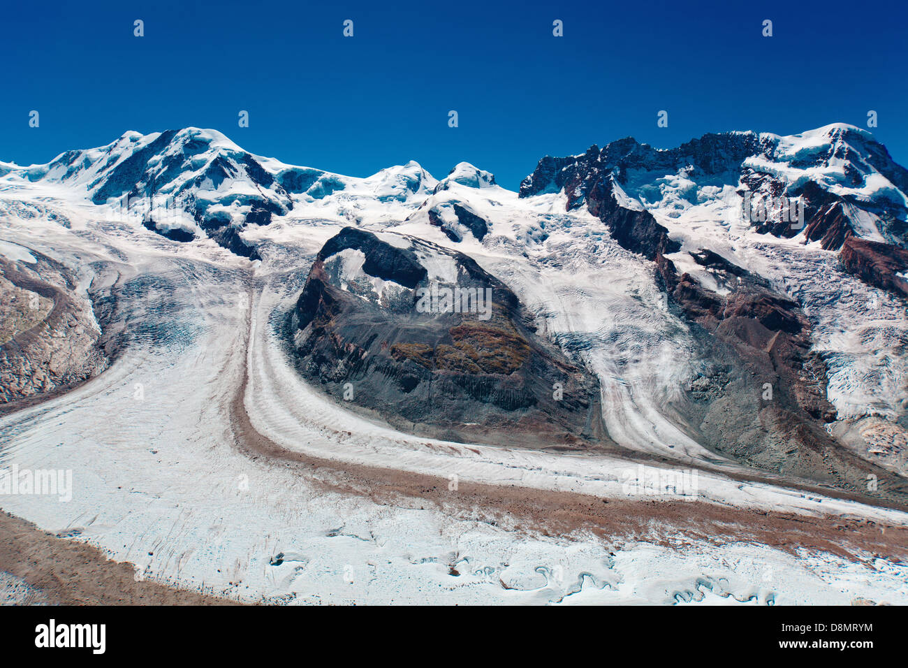 Alpes de Haute montagne avec des glaciers. Banque D'Images