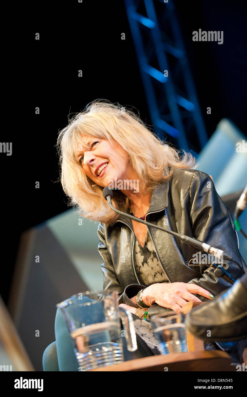 Hay-on-Wye, au Royaume-Uni. 1er juin 2013. Deborah Moggach traite de l'écrivain, avec Peter (Florence) l'adaptation cinématographique de la Meilleur hôtel Marigold exotiques, son scénario de Joe Wright (Orgueil et préjugés de film et de son nouveau roman à Heartbreak Hotel Le Hay Festival. Crédit photo : Graham M. Lawrence/Alamy Live News. Banque D'Images