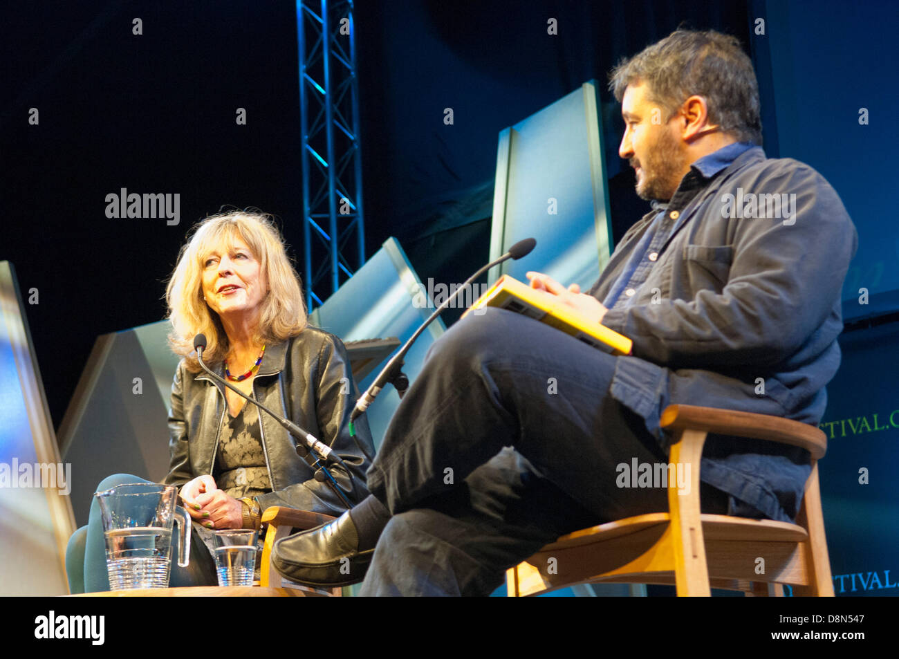 Hay-on-Wye, au Royaume-Uni. 1er juin 2013. Deborah Moggach traite de l'écrivain, avec Peter (Florence) l'adaptation cinématographique de la Meilleur hôtel Marigold exotiques, son scénario de Joe Wright (Orgueil et préjugés de film et de son nouveau roman à Heartbreak Hotel Le Hay Festival. Crédit photo : Graham M. Lawrence/Alamy Live News. Banque D'Images