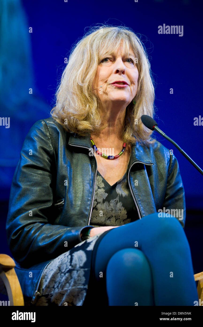 Deborah Moggach romancier et scénariste parle de son travail sur la scène du Festival 2013 Hay Hay-on-Wye Powys Pays de Galles UK Banque D'Images