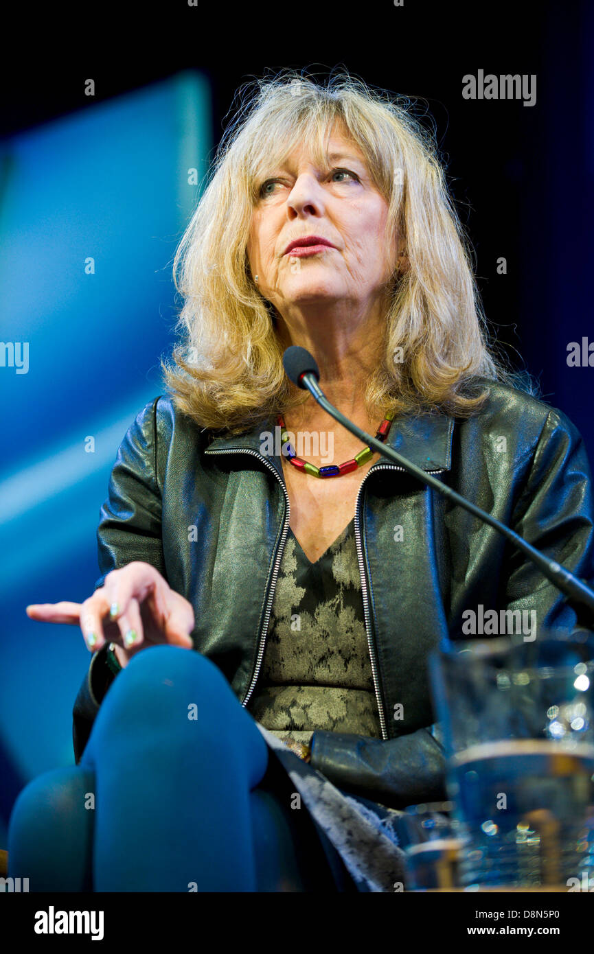 Deborah Moggach romancier et scénariste parle de son travail sur la scène du Festival 2013 Hay Hay-on-Wye Powys Pays de Galles UK Banque D'Images