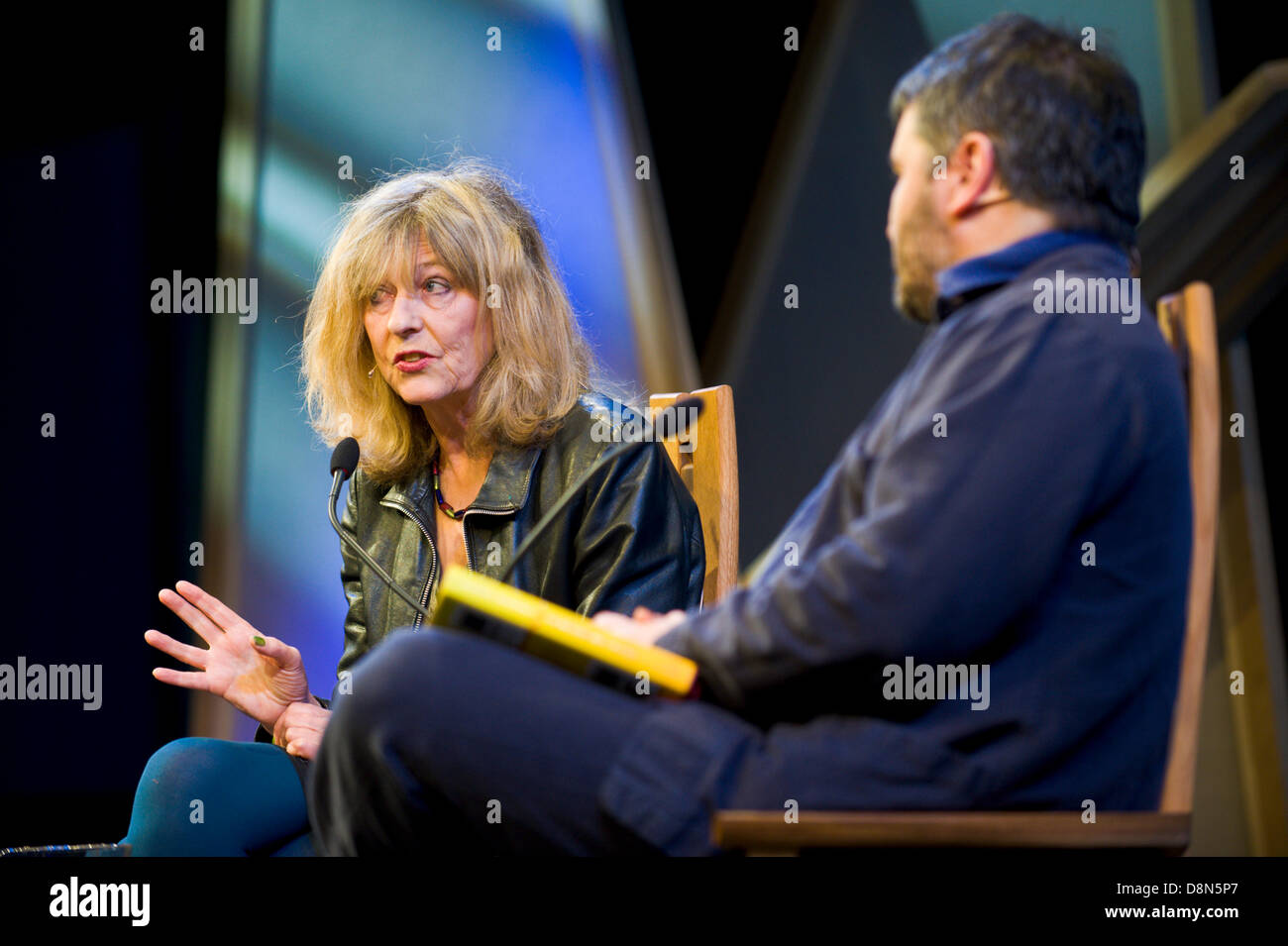 Deborah Moggach romancier et scénariste parle de son travail sur la scène du Festival 2013 Hay Hay-on-Wye Powys Pays de Galles UK Banque D'Images