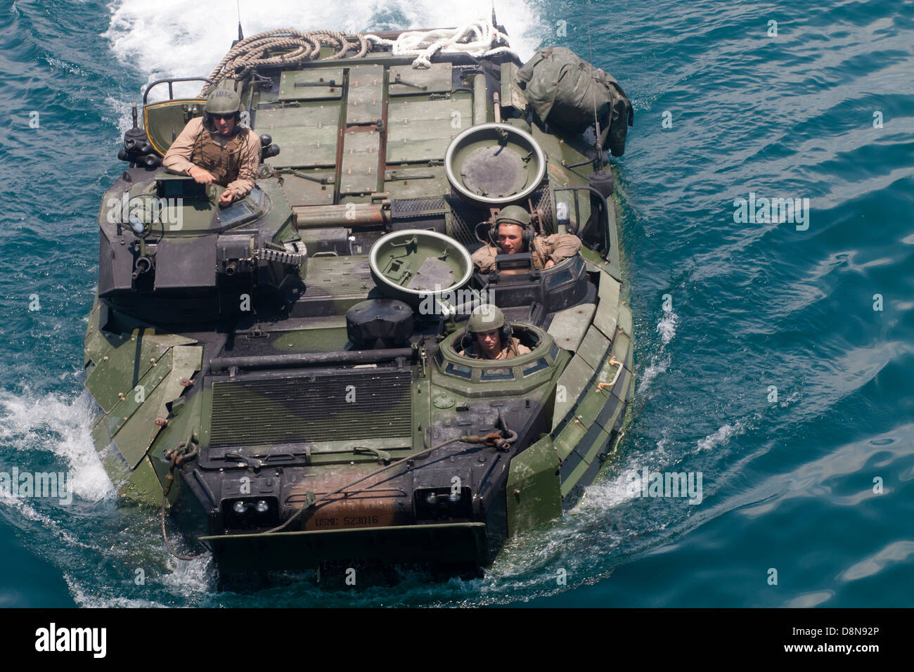 Les Marines américains à partir de l'assaut amphibie USS Bataan au cours d'une opération d'entraînement amphibie, le 18 mai 2013 dans l'océan Atlantique. Banque D'Images