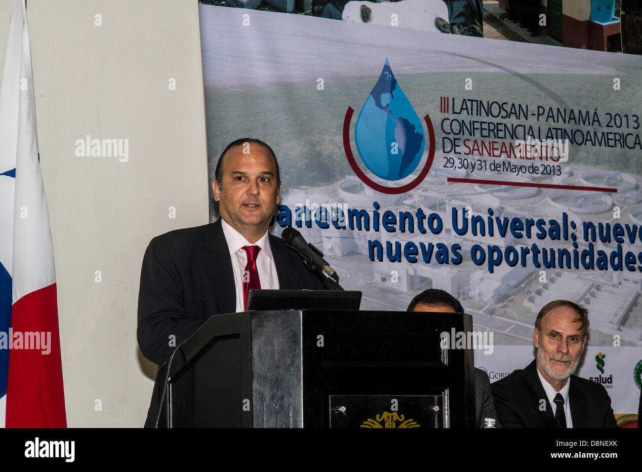 Javier Díaz, ministre de la santé du Panama, s'exprime à l'III Conférence Latinosan. Le 29 mai au 31 mai, a eu lieu à Panama, République du Panama, de l'III Latinosan. Comme ils disent sur leur site web "La conférence LATINOSAN espace créé est propice à la recherche que les décideurs dans la région pour fournir une plus grande attention à l'assainissement. Il n'est pas seulement à trouver plus de ressources, mais de planifier, de changer de comportement, de créer une culture de la gestion du changement nécessaire pour renverser les indicateurs actuels. Mais il est également utile de présenter et partager les technologies qui rendent le processus moins expens Banque D'Images