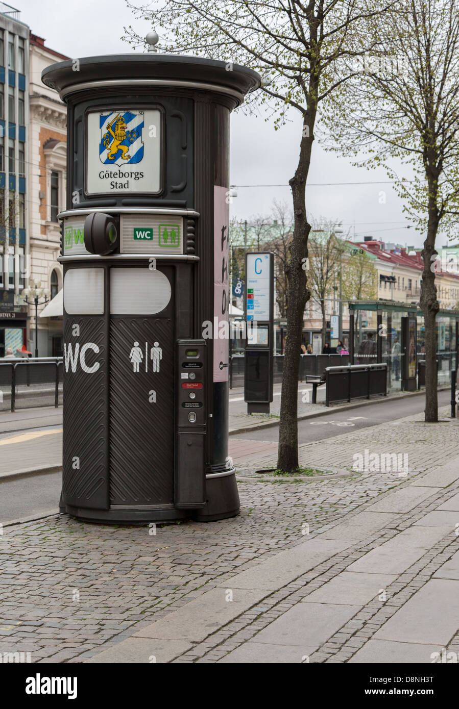 De l'eau publics payants penderie ou toilettes dans une rue animée de Göteborg, Suède Banque D'Images De l'eau publics payants penderie ou toilettes dans une rue animée de Göteborg, Suède Banque D'Images