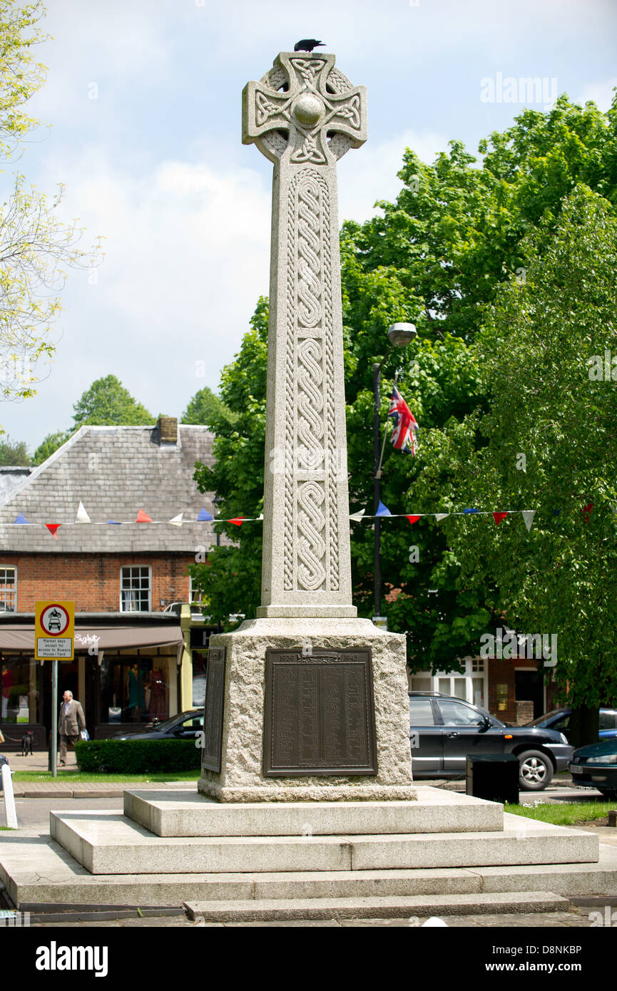 Le monument commémoratif de guerre dans le centre de Harpenden, Hertfordshire, Royaume-Uni. Banque D'Images