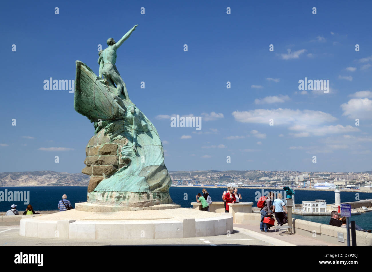 Monument ou monument aux marins au Palais du Pharo ou aux Jardins du Palais du Pharo surplombant le Vieux Port ou le Vieux Port Marseille Provence France Banque D'Images