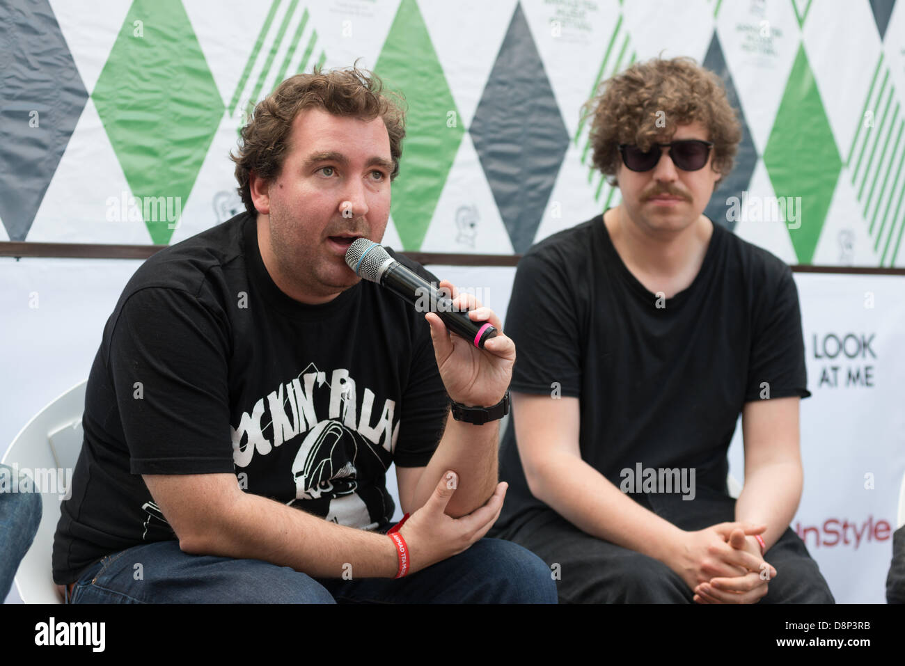 Moscou, Russie. 1er juin 2013. Joe Goddard et Felix Martin (Hot Chip) répondre à la question sur conférence de presse sur Moscou Ahmad Tea Music Festival. Moscou, 1 juin, 2013 : Crédit d'Alyaksandr Stzhalkouski/Alamy Live News Banque D'Images