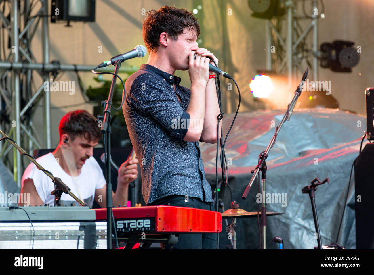 Moscou, Russie, 1er juin, 2013. Tom Burke (citoyens ! Band) jouant sur Moscou Ahmad Tea Music Festival. Moscou, 1 juin, 2013 : Crédit d'Alyaksandr Stzhalkouski/Alamy Live News Banque D'Images