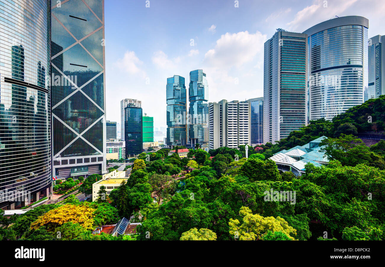 Gratte-ciel moderne vu de Hong Kong Park à Hong Kong, Chine. Banque D'Images
