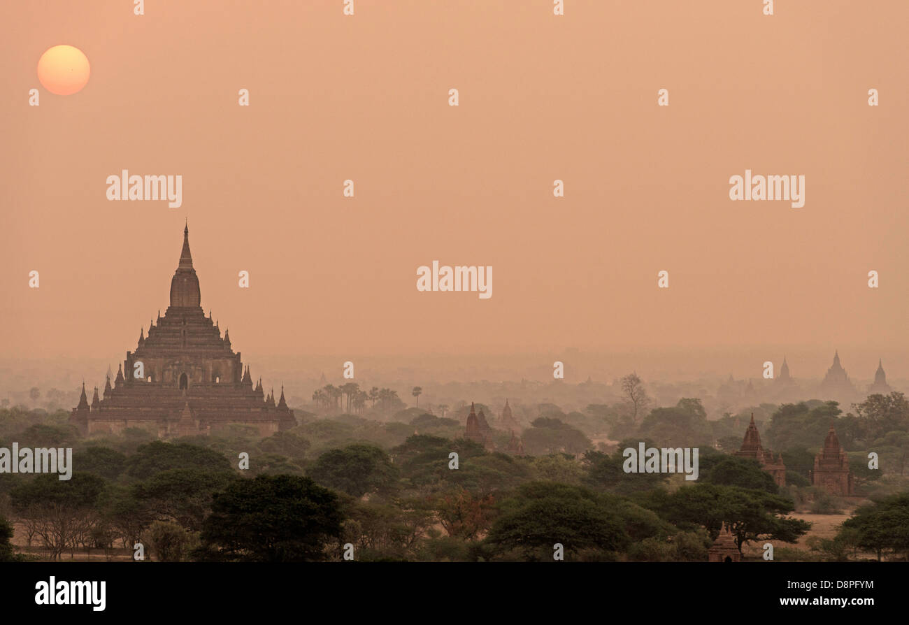 Bagan stupas bouddhistes de la région de Mandalay Birmanie Myanmar Banque D'Images