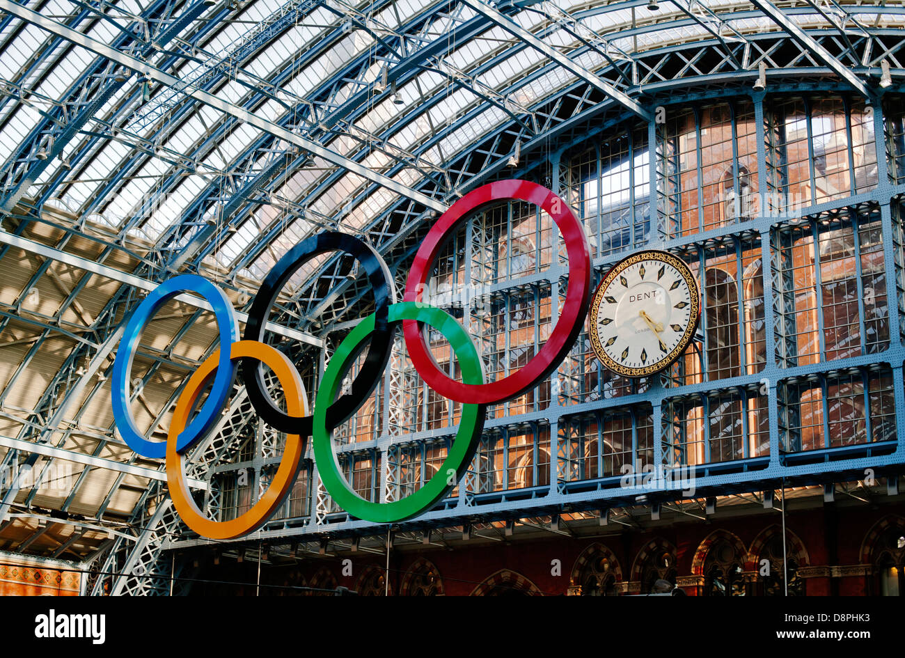 Anneaux Olympiques et de l'horloge, St Pancras, Londres, Angleterre ; Royaume-Uni ; Europe Banque D'Images