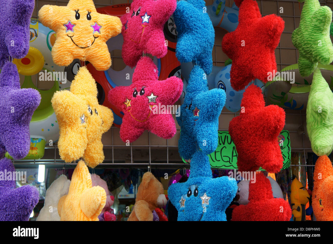 Adorable en forme d'étoile les jouets pour enfants à vendre à Merida, Yucatan, Mexique Banque D'Images