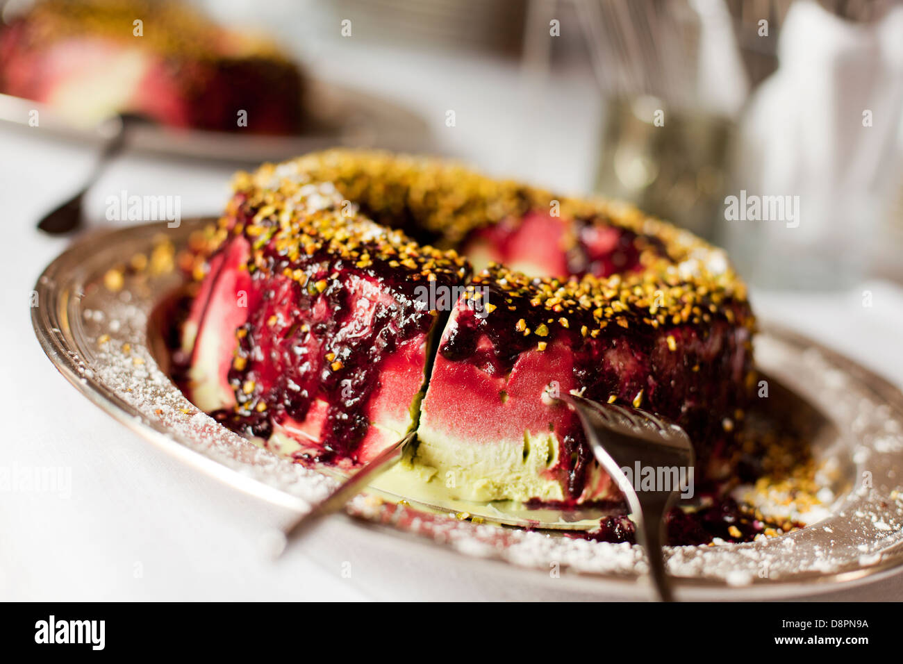 La Nourriture Gateau A La Creme Glacee Italienne Aromatise A La Pistache Noisette Et Chocolat Photo Stock Alamy