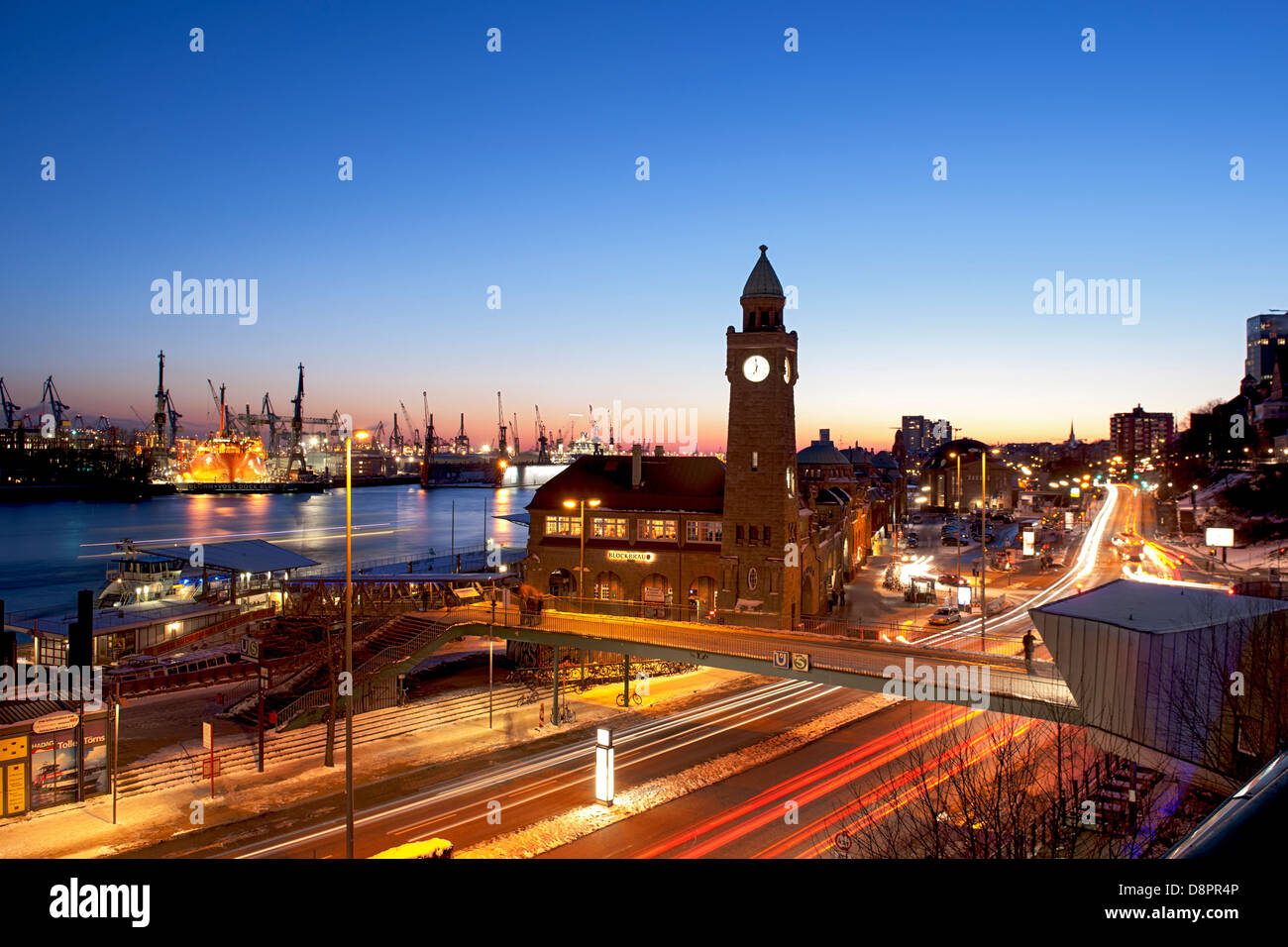 Ambiance le soir sur la jetée, port, Hambourg, Allemagne, Europe Banque D'Images