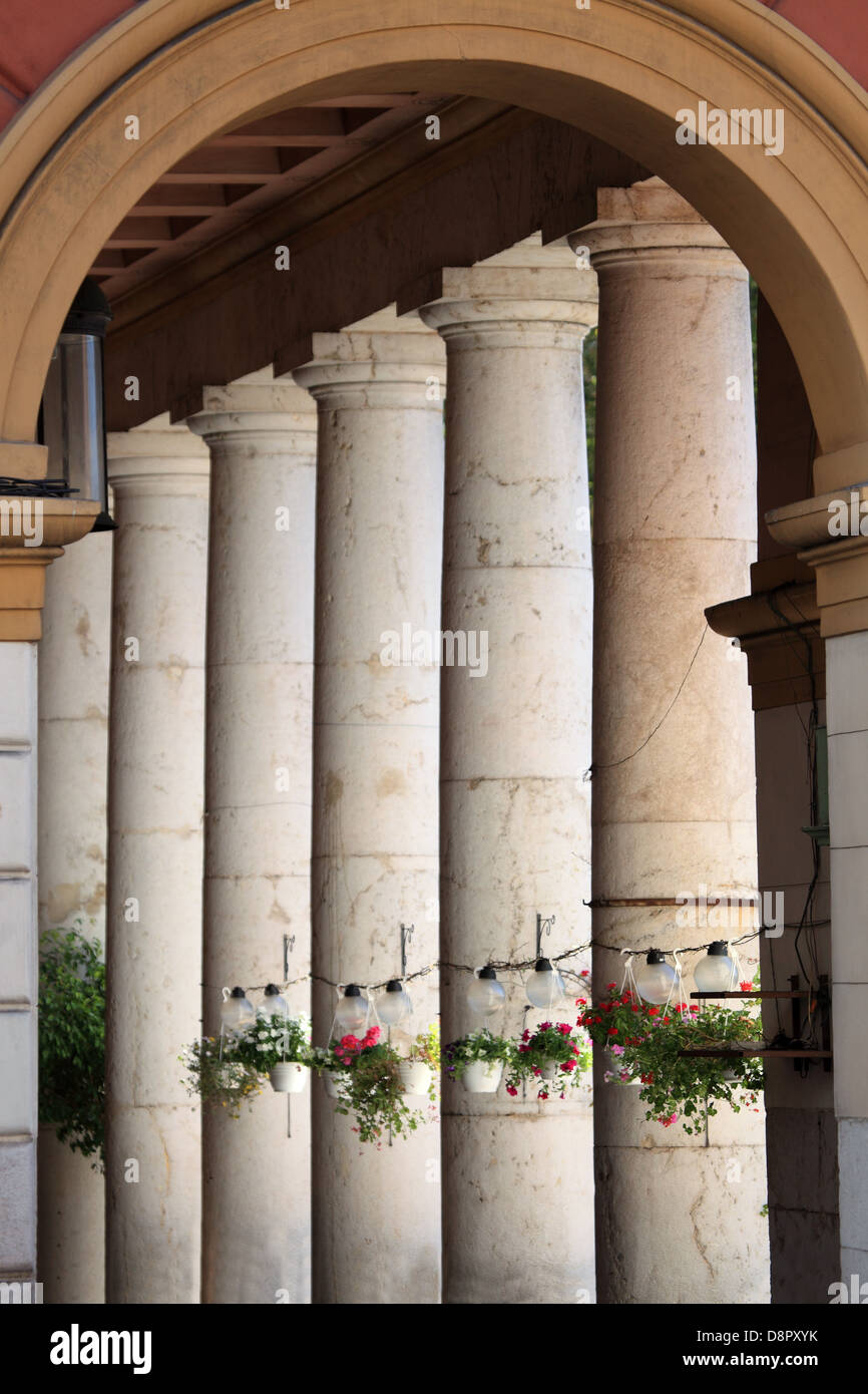 Galerie couverte de style italien dans la ville de Nice Banque D'Images