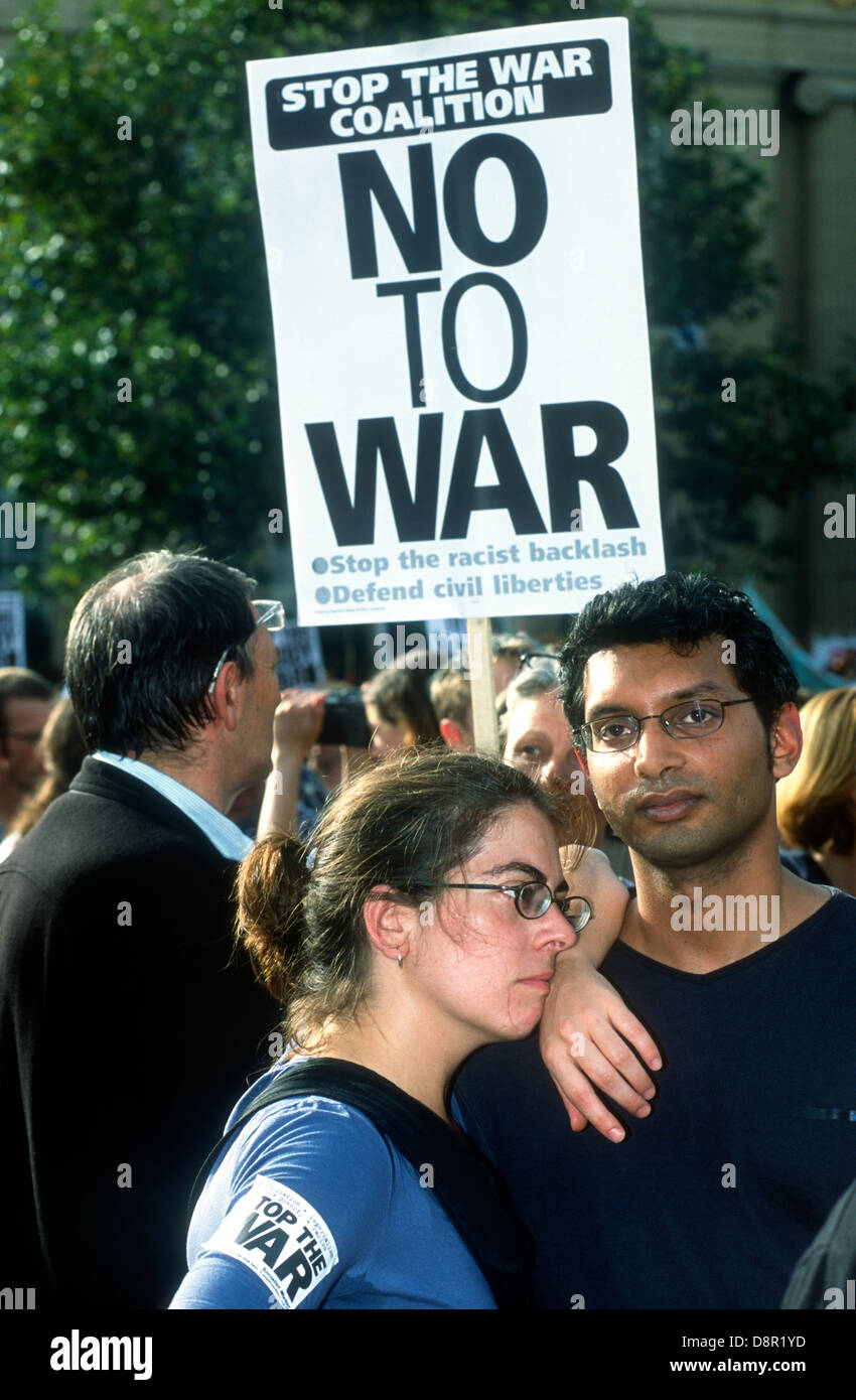 Mars & rassemblement contre bombardement de l'Afghanistan après les attaques terroristes sur les États-Unis le 11 septembre. 13 octobre 2001, Londres, Royaume-Uni. Banque D'Images