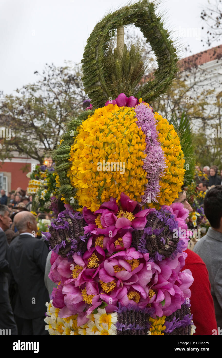 Détails de l'arrangement de fleurs pour le Dimanche de Pâques Flower Festival Torches de São Brás de Alportel Algarve Portugal Europe Banque D'Images