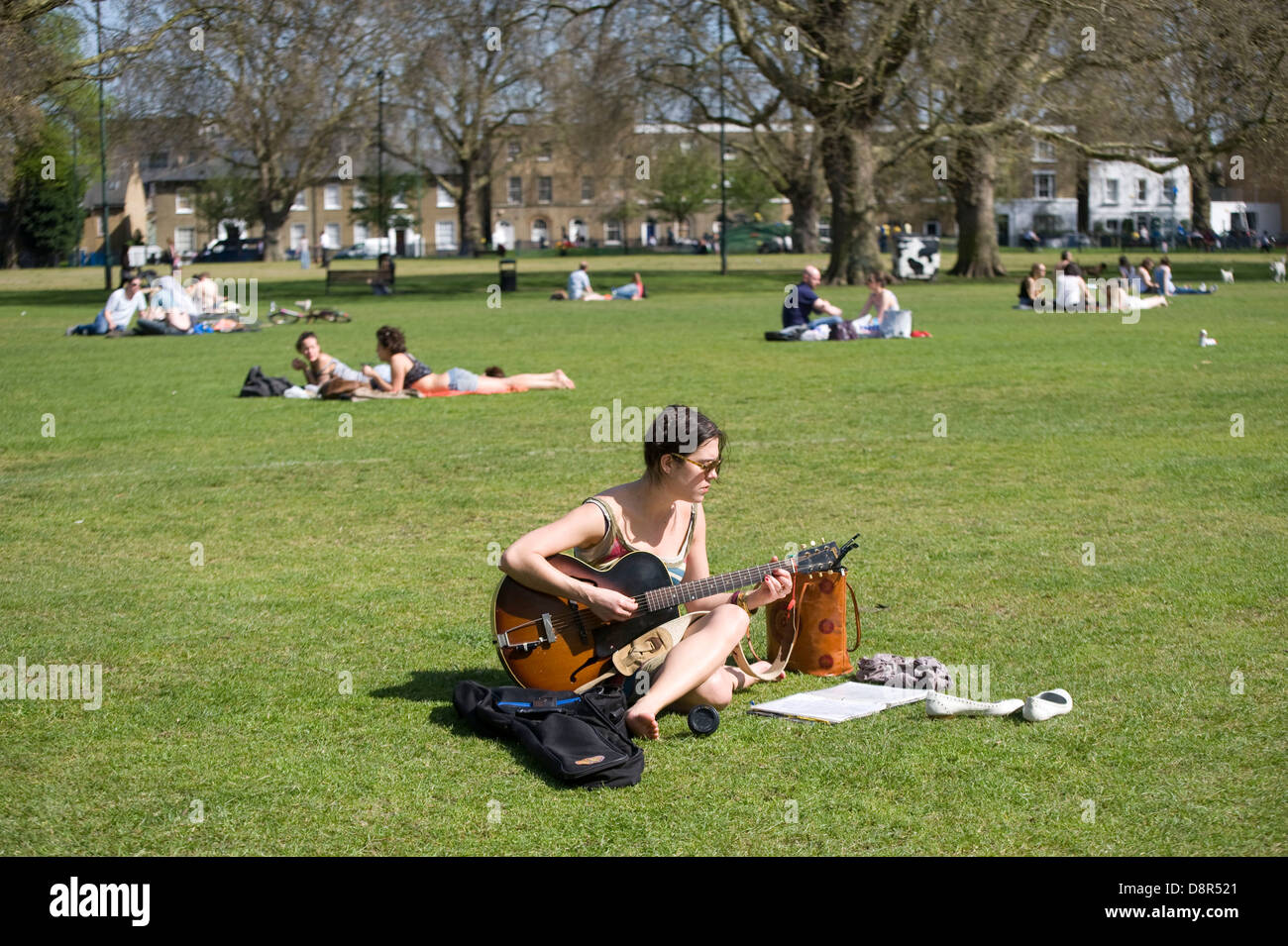 En prenant le soleil un rabot de travail quel que soit le champs de Londres Banque D'Images