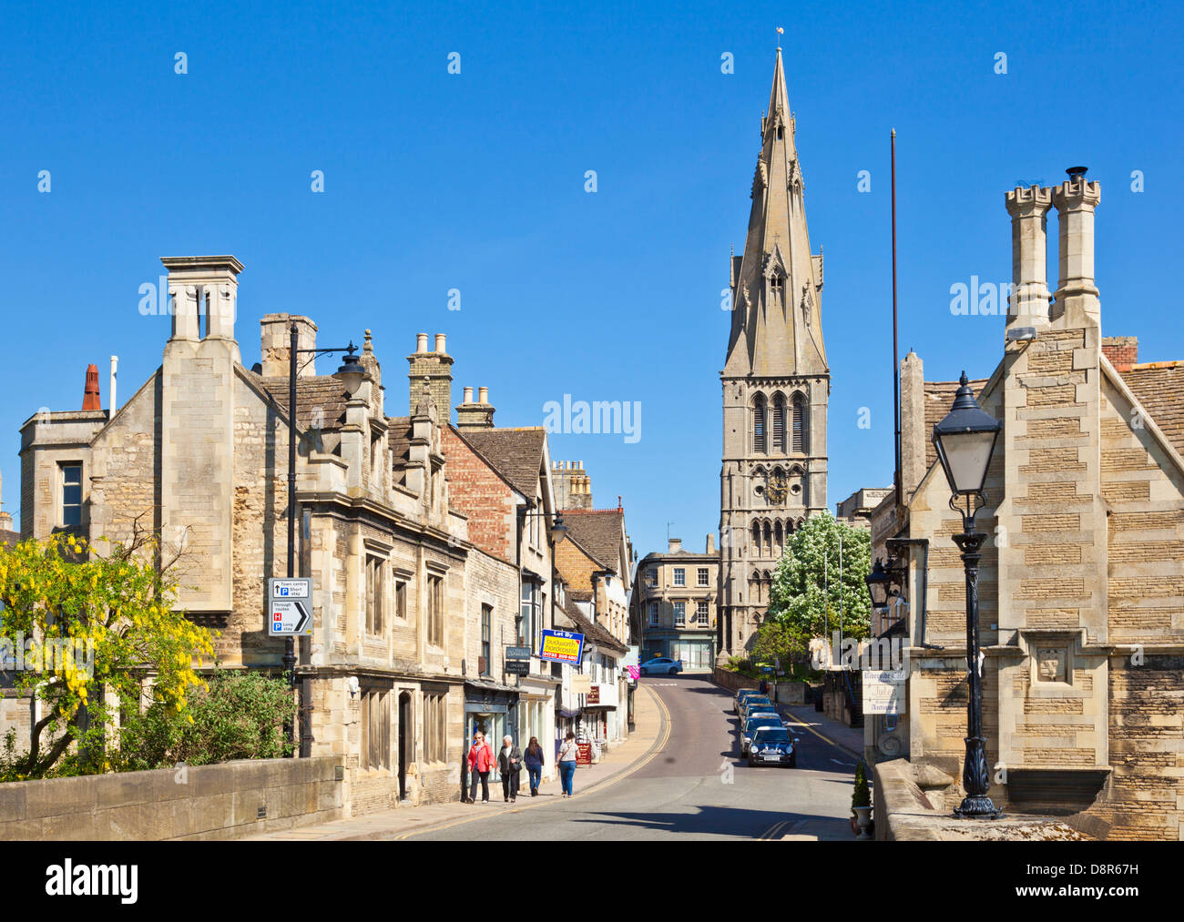 Stamford lincolnshire la vue de l'église St Mary's regardant vers le haut de la colline Stamford ville Lincolnshire Angleterre GB UE Europe Banque D'Images