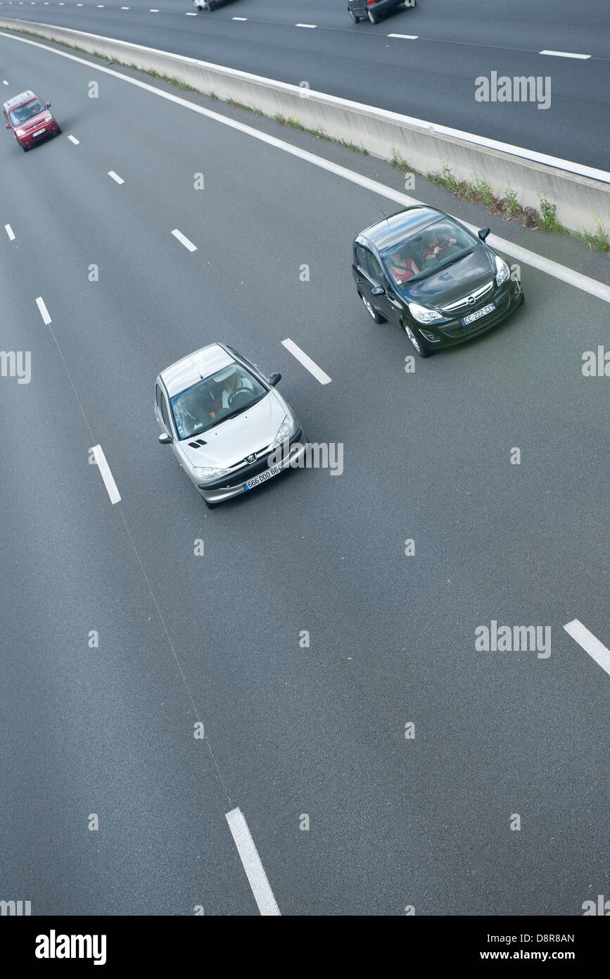 Voitures drving sur freeway Banque D'Images