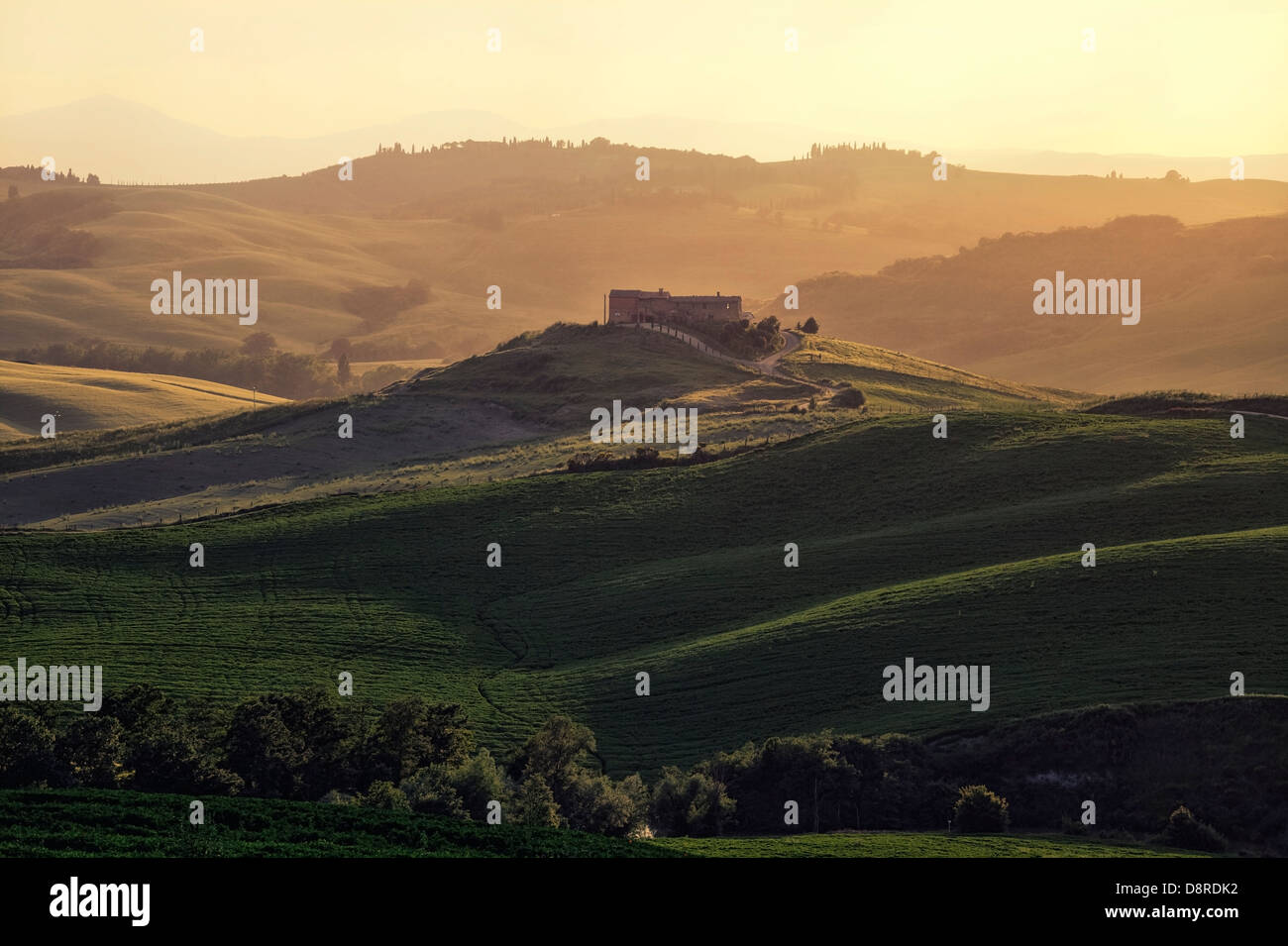 Val d'Orcia, Toscane, Italie pendant le coucher du soleil Banque D'Images