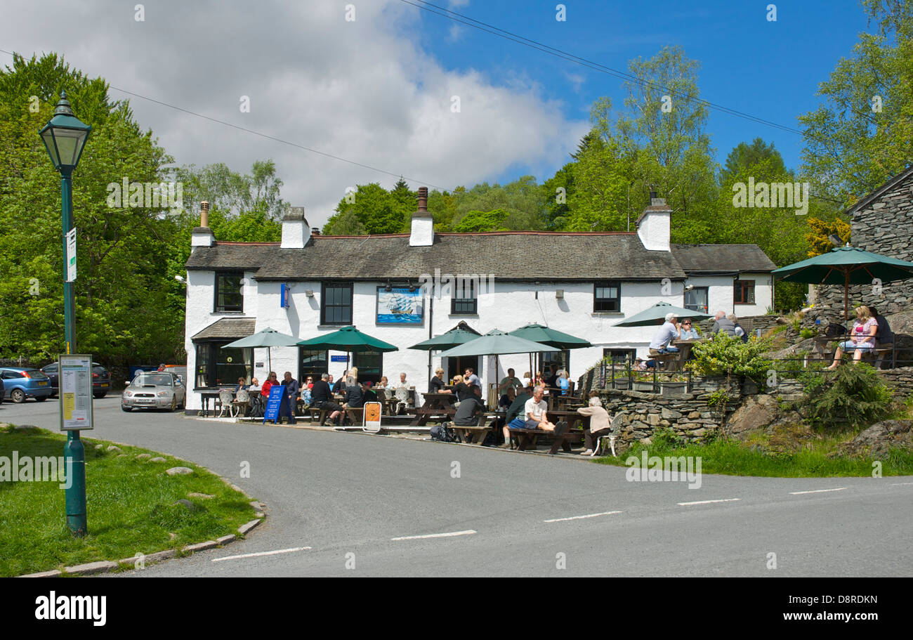 Le Britannia Inn dans le village de Great Langdale, Langdale, Parc National de Lake District, Cumbria, Angleterre, Royaume-Uni Banque D'Images