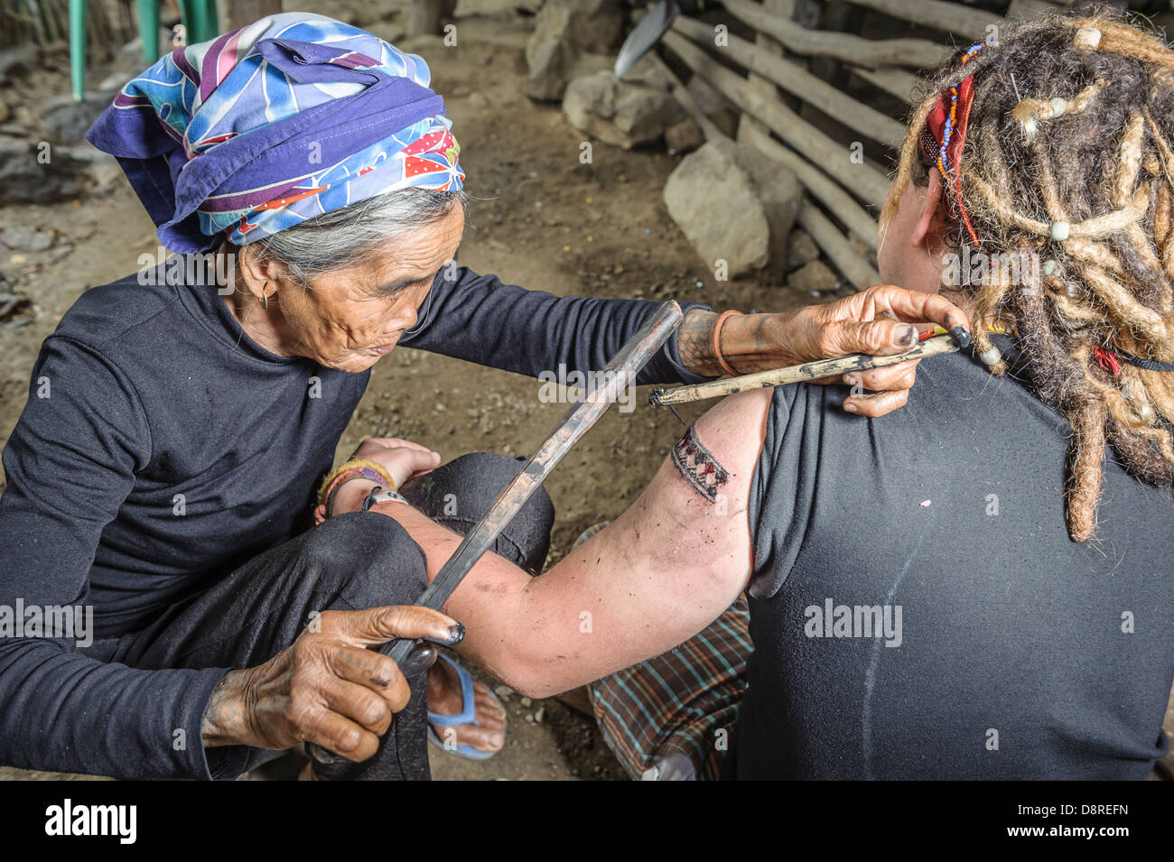 Le tatouage femme touriste de manière traditionnelle, Kalinga, Philippines, Asie Banque D'Images