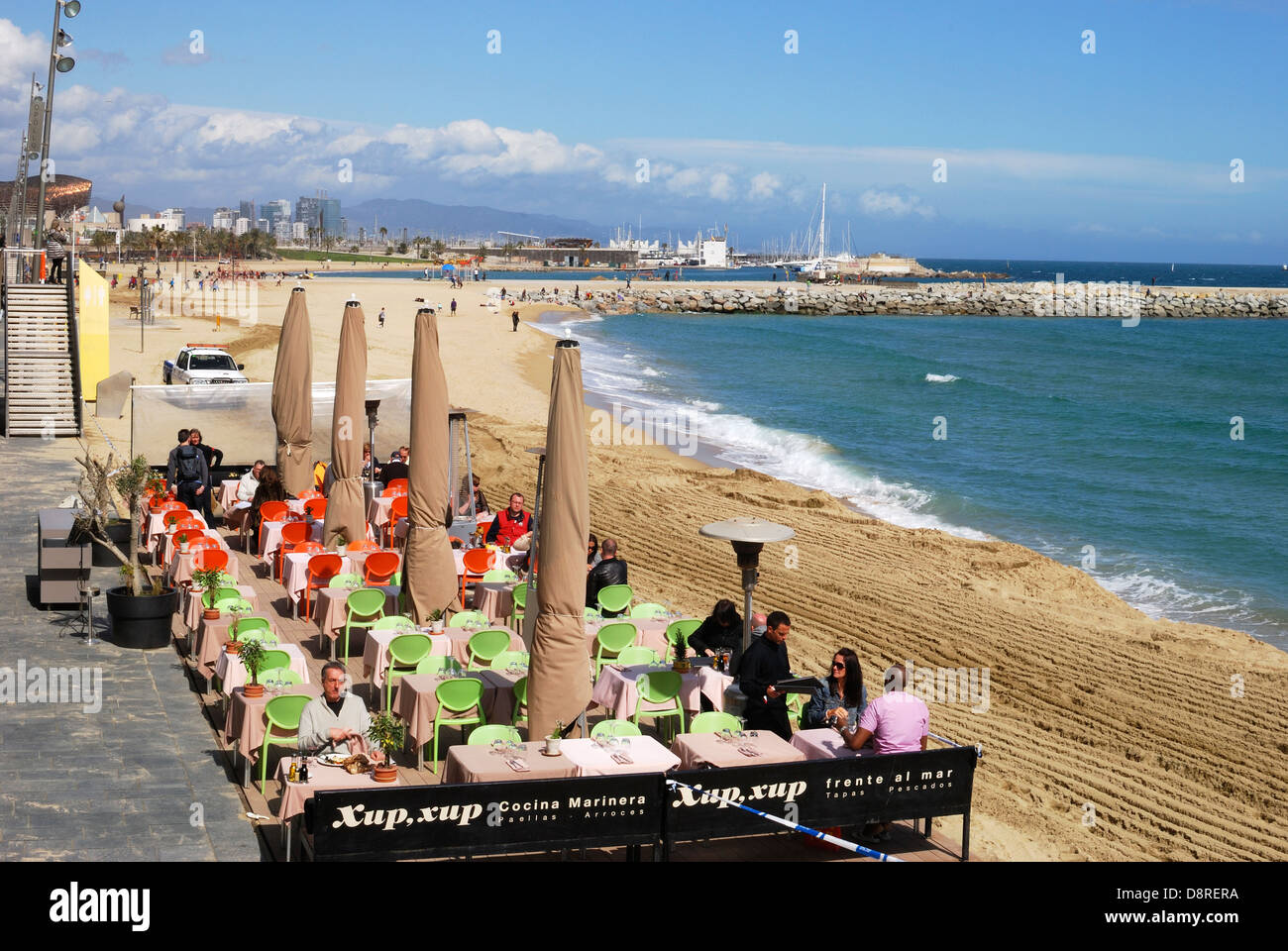 Restaurant de plage sur promenade du front de mer de Barceloneta. Barcelone. La Catalogne. Espagne Banque D'Images